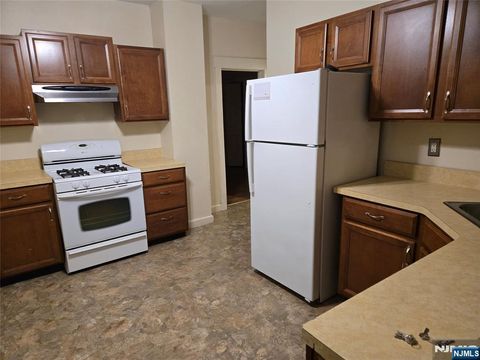 Photo of 10 Orchard St #2nd fl, Elmwood Park, NJ 07407 (MLS # 25041727)