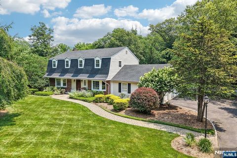 Photo of 18 Roxbury Downs, Upper Saddle River, NJ 07458 (MLS # 26024228)