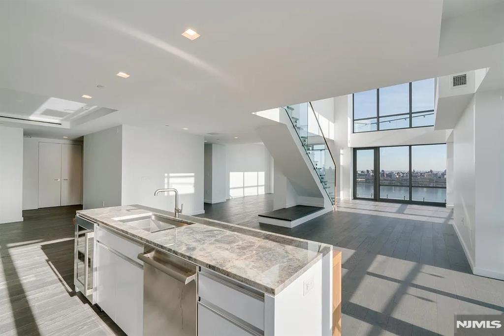 320 Adolphus Avenue 316