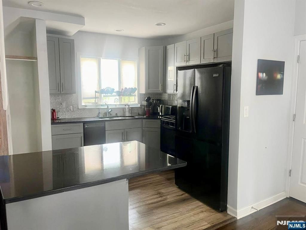 Photo of 103 Oaktree Place, Leonia, NJ 07605 (MLS # 26002891)