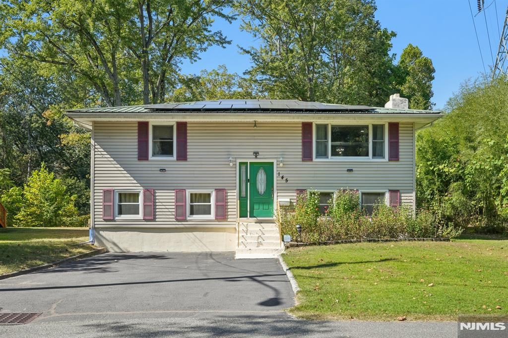 Photo of 145 Catherine Avenue, Mahwah, NJ 07430 (MLS # 25035742)