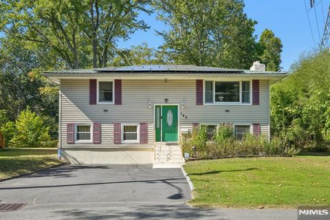 Photo of 145 Catherine Avenue, Mahwah, NJ 07430 (MLS # 25035742)