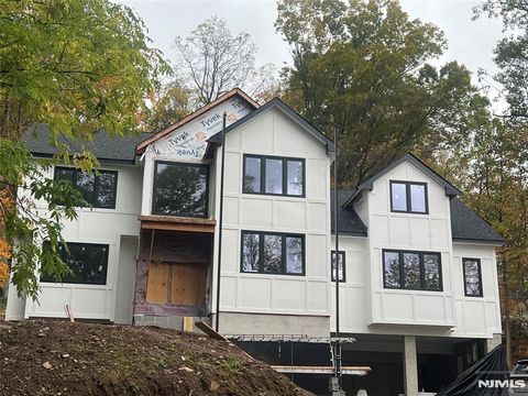 Photo of 85 Pine Brook Road, Montville Township, NJ 07082 (MLS # 25037201)