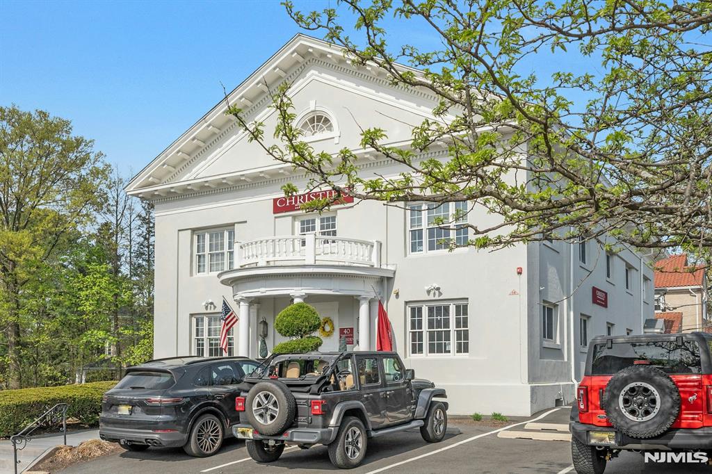 40 Ridgewood Avenue