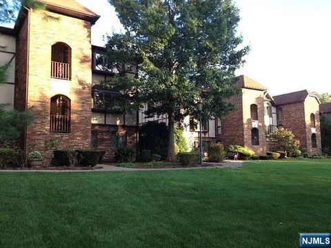Photo of 112 Hawthorne Ave, Park Ridge, NJ 07656 (MLS # 26021687)