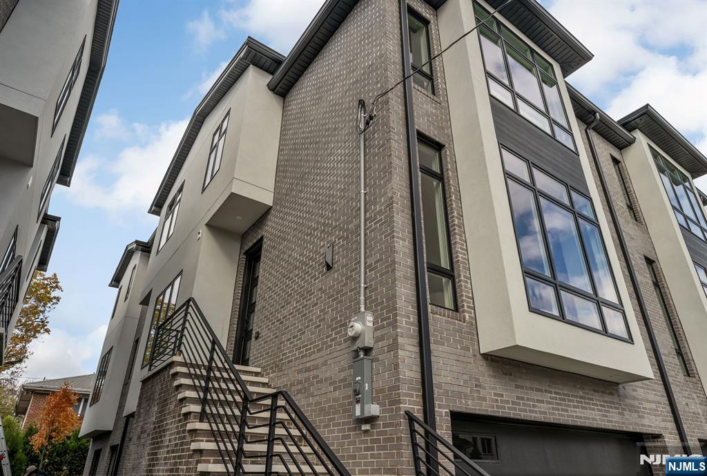 2445 E Camner Street