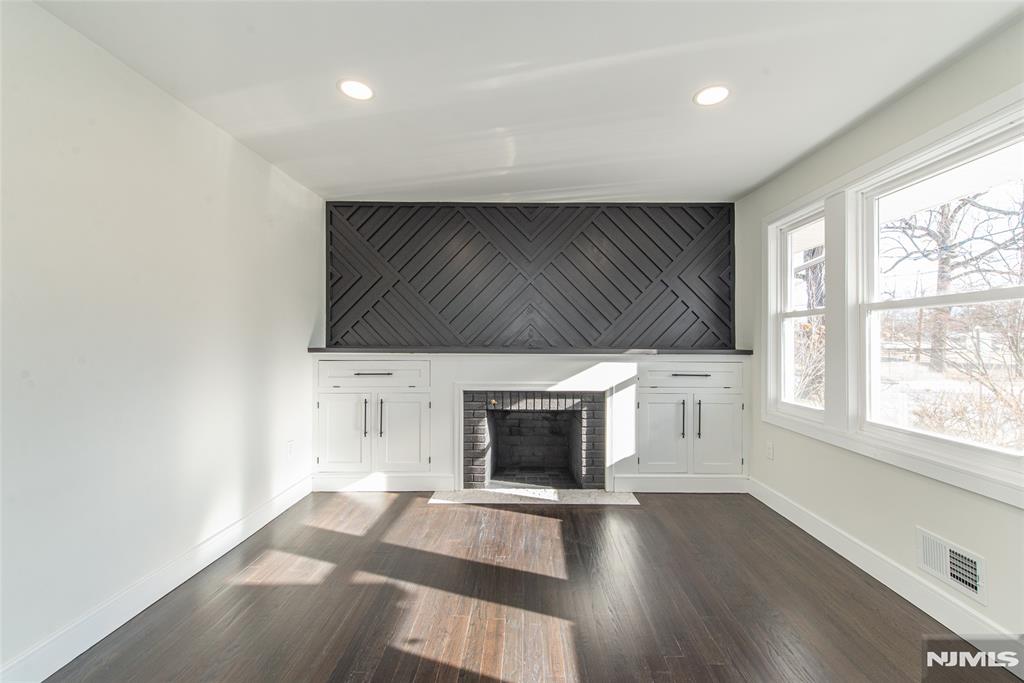984 Queen Anne Road