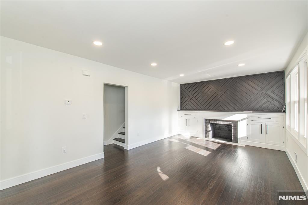 984 Queen Anne Road