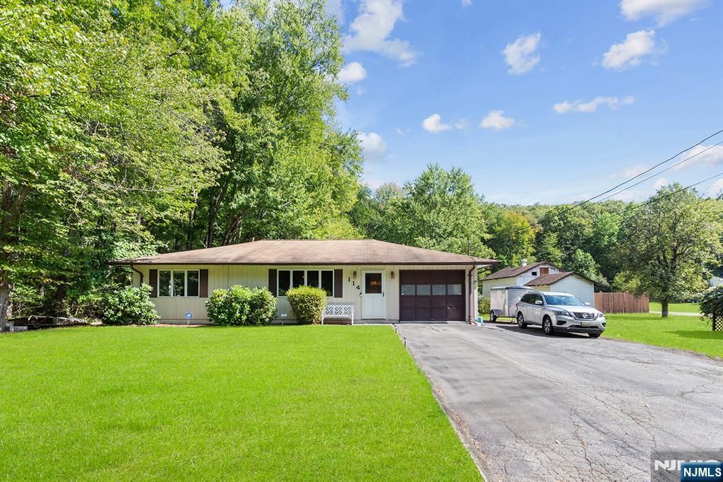 Photo of 114 Van Dam Avenue, Bloomingdale, NJ 07403 (MLS # 26013216)