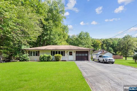 114 Van Dam Avenue Bloomingdale NJ 07403