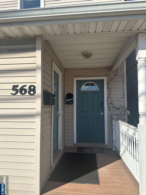 MLS: 25006102