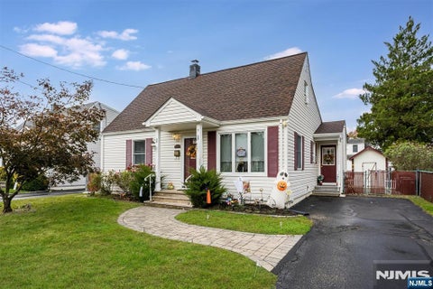 Photo of 9 Rockridge Road, Wanaque, NJ 07420 (MLS # 26039384)