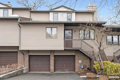 22 Peach Hill Court Ramsey NJ 07446