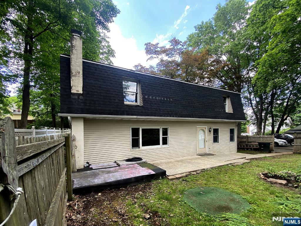 316318 Harrington, Closter, New Jersey - 2 Bedrooms  
2 Bathrooms  
4 Rooms - 