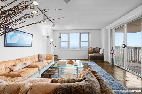 555 North Avenue Unit 22R, Fort Lee, NJ 07024 - MLS#: 25011132