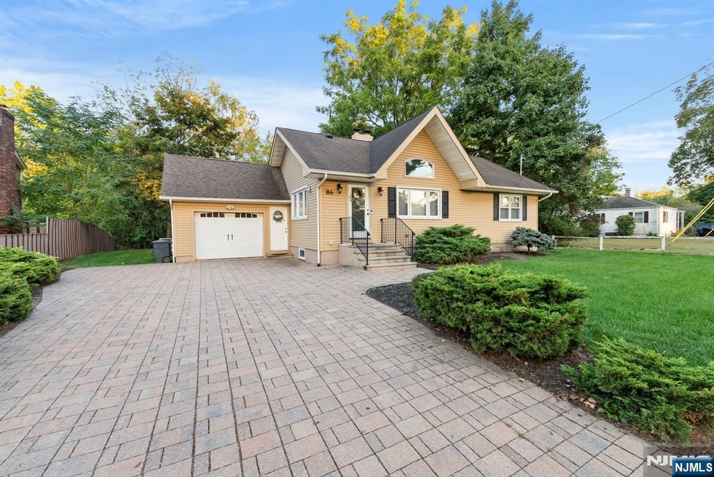 Photo of 86 Hinchman Avenue, Wayne, NJ 07470 (MLS # 25036119)