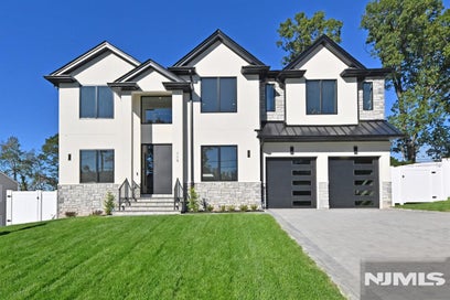119 Arnot Place Paramus NJ 07652