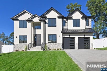 119 Arnot Place Paramus NJ 07652