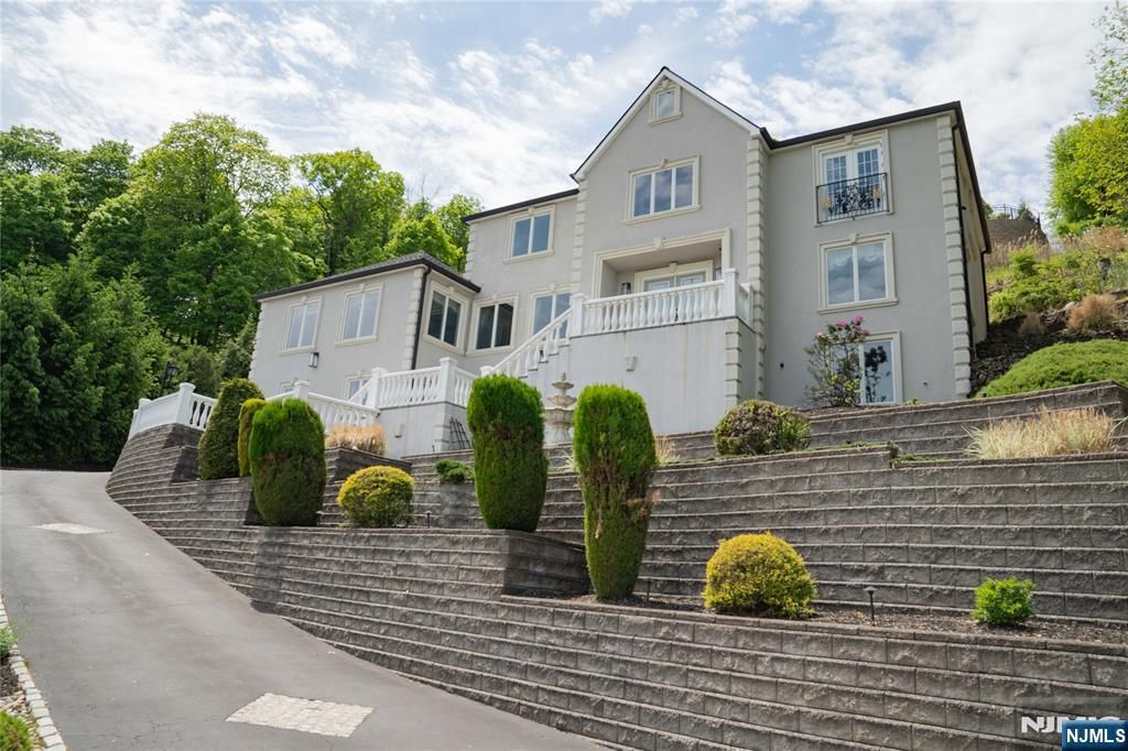 Photo of 207 Eileen Drive, Cedar Grove, NJ 07009 (MLS # 26017627)