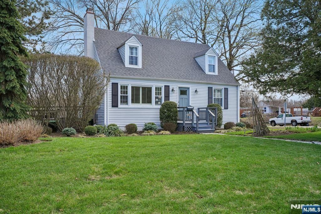 Photo of 122 Johnson Avenue, Mahwah, NJ 07430 (MLS # 26011851)