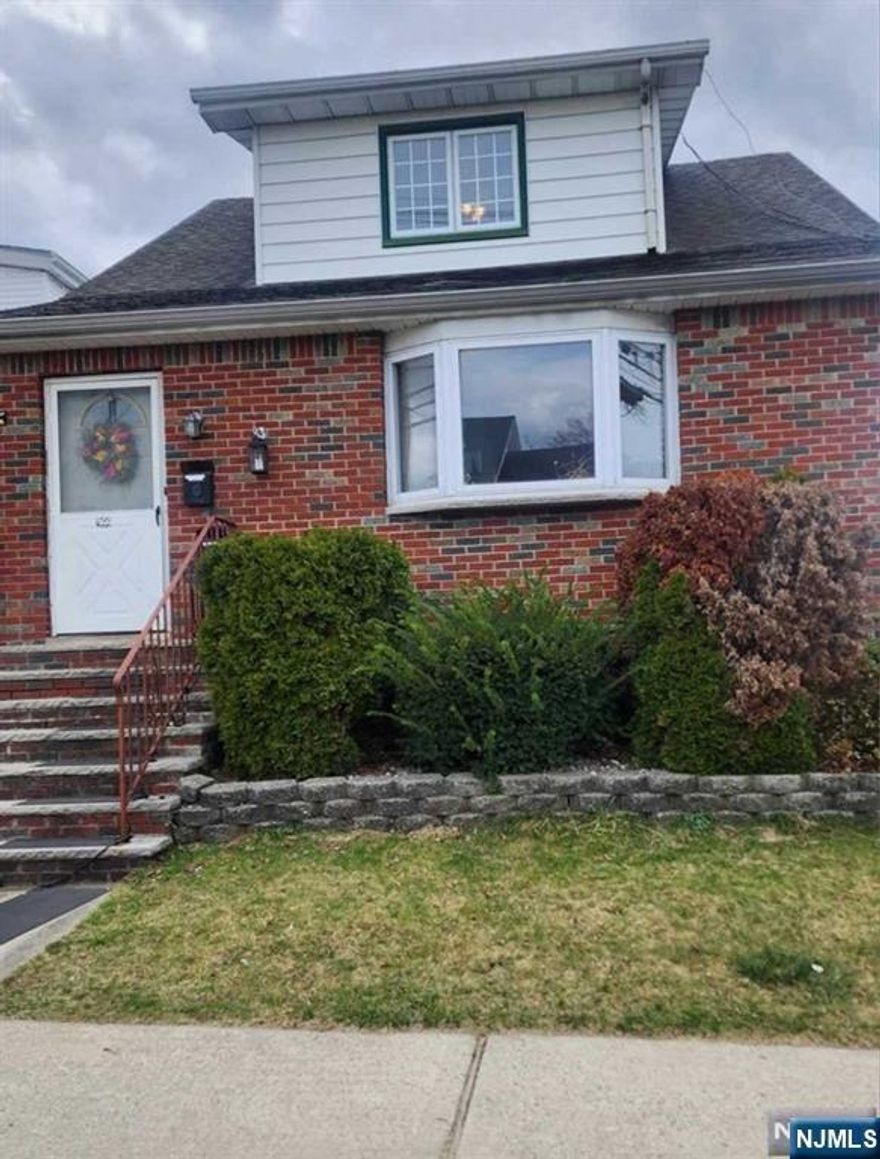 CHARMING 1 BED, 1 BATH APARTMENT LOCATED ON THE 2ND FLOOR. THE APARTMENT HAS CENTRAL AIR. ADDITIONALLY, IT COMES WITH 1 PARKING SPACE. HEAT & HOT WATER, WATER INCLUDED. NO PETS. NO SMOKING. OWNER OCCUPIED.