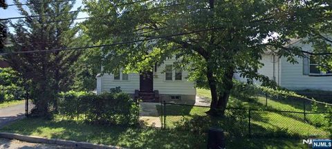 Photo of 39 Nordhoff Pl, Englewood, NJ 07631 (MLS # 25039065)