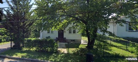 Photo of 39 Nordhoff Pl, Englewood, NJ 07631 (MLS # 25039065)