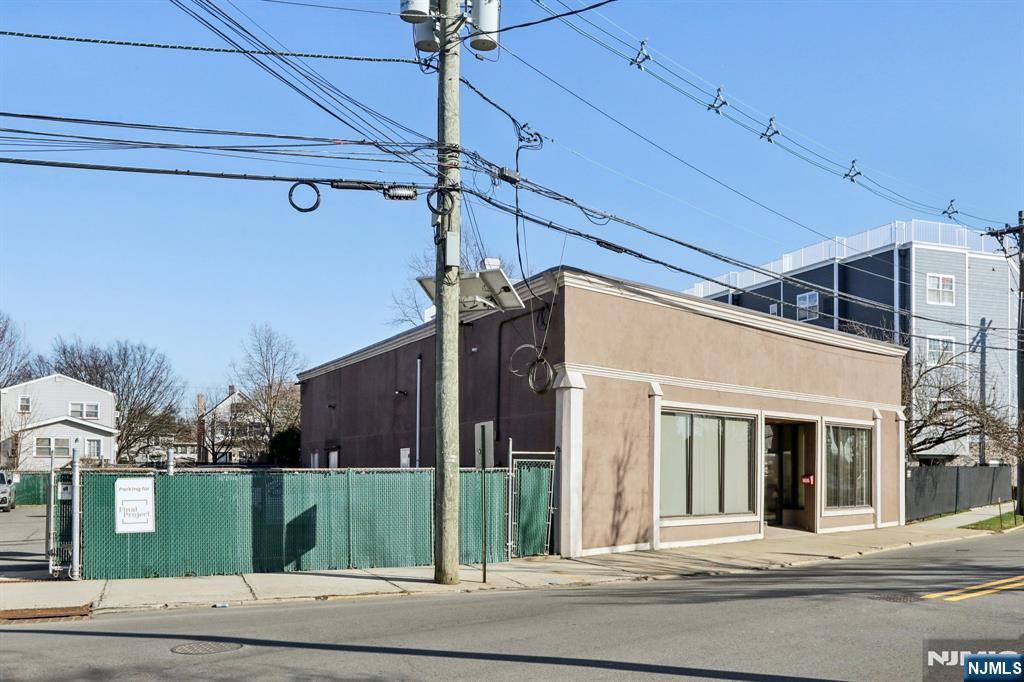 7-9 Ridgefield Avenue