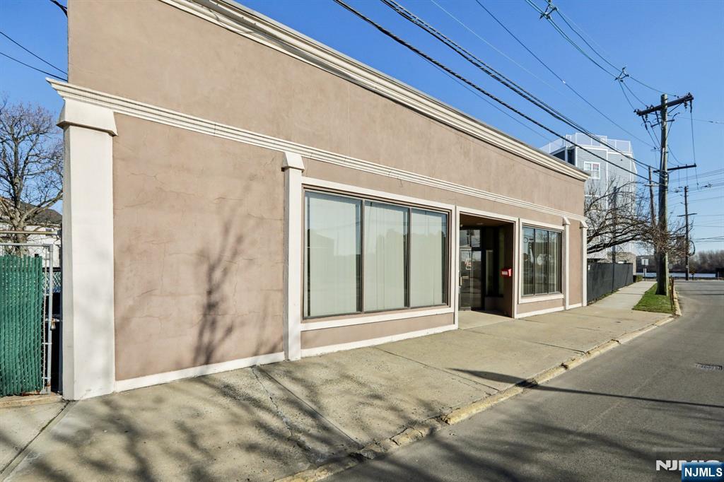 7-9 Ridgefield Avenue