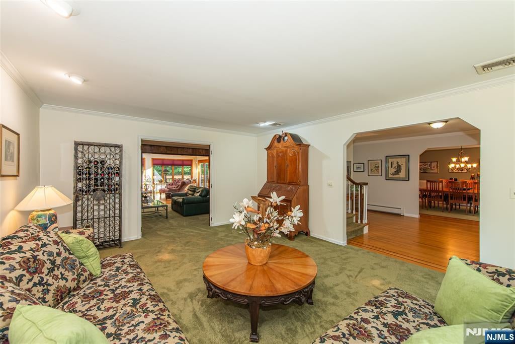 10 Weiss Drive