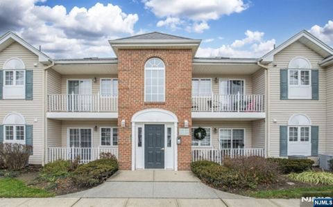 Photo of 105 Roseland Avenue #304, Caldwell, NJ 07006 (MLS # 26020571)