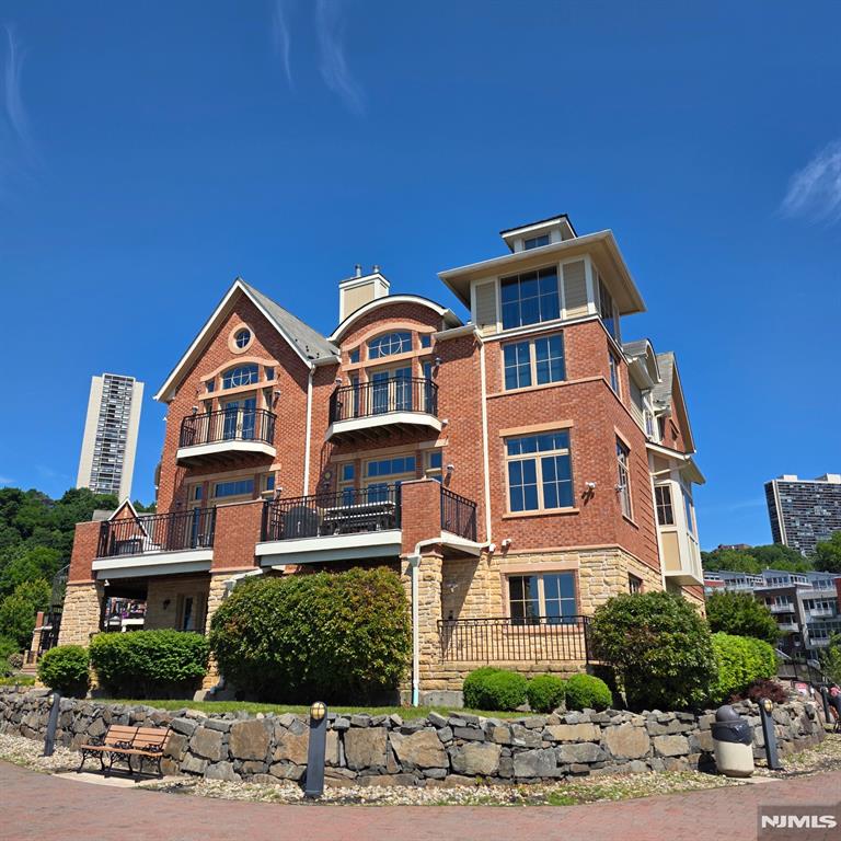 25 Moorings Lane