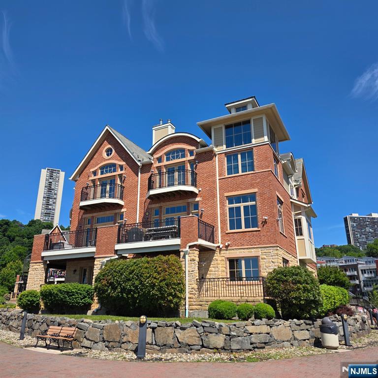 25 Moorings Lane