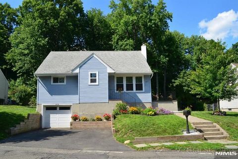 Photo of 454 Rifle Camp Road, Woodland Park, NJ 07424 (MLS # 26007715)
