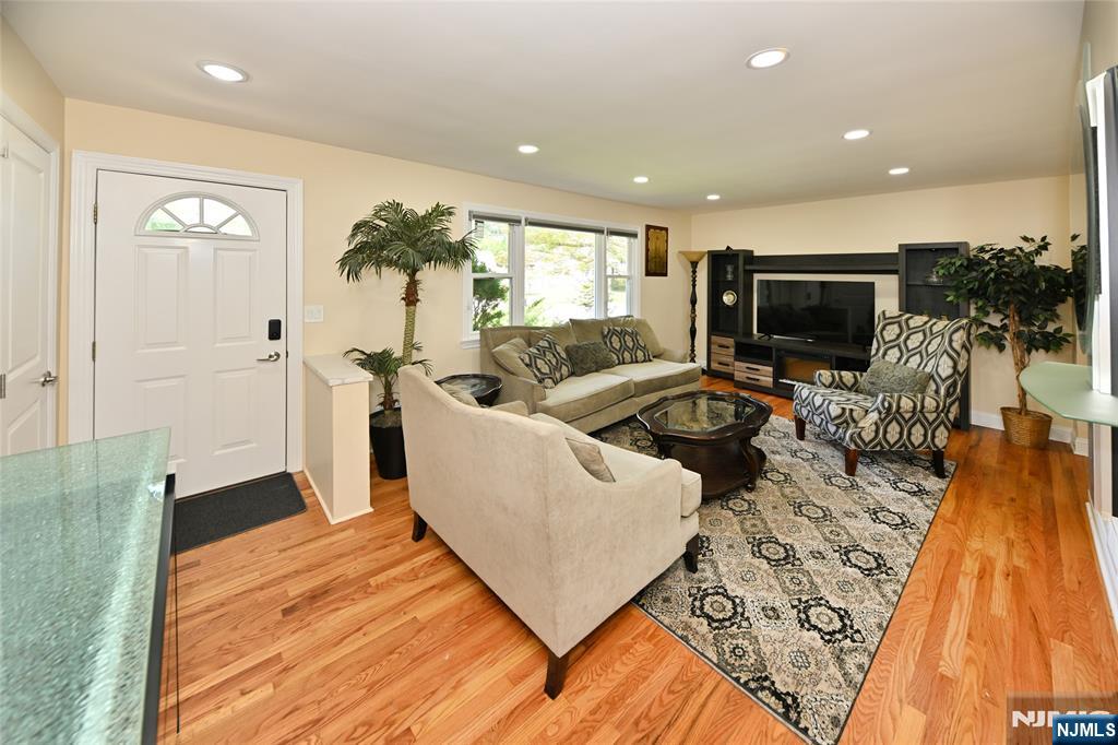 513 Ridgewood Road