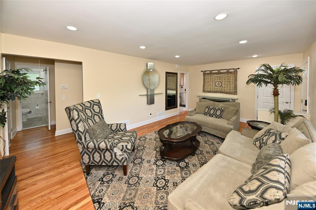 513 Ridgewood Road