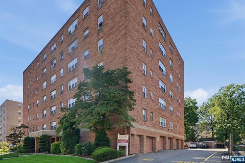 Photo of 25 Jefferson St #6D, Hackensack, NJ 07601 (MLS # 26033837)