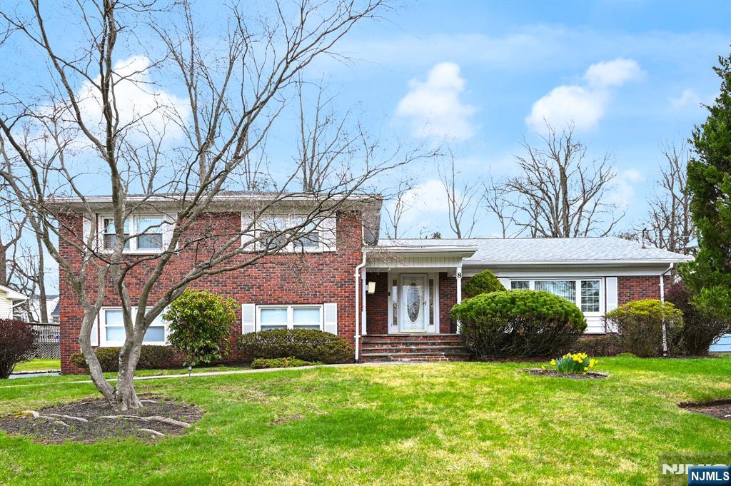 Property for Sale at 8 Hepworth Place, West Orange, New Jersey - Bedrooms: 5 
Bathrooms: 4 
Rooms: 14  - $937,000