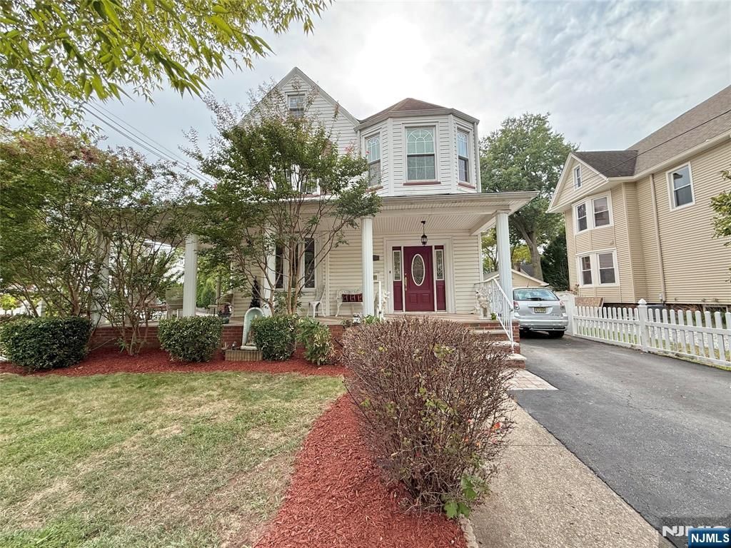 Photo of 33 W Newell Avenue, Rutherford, NJ 07070 (MLS # 25034387)