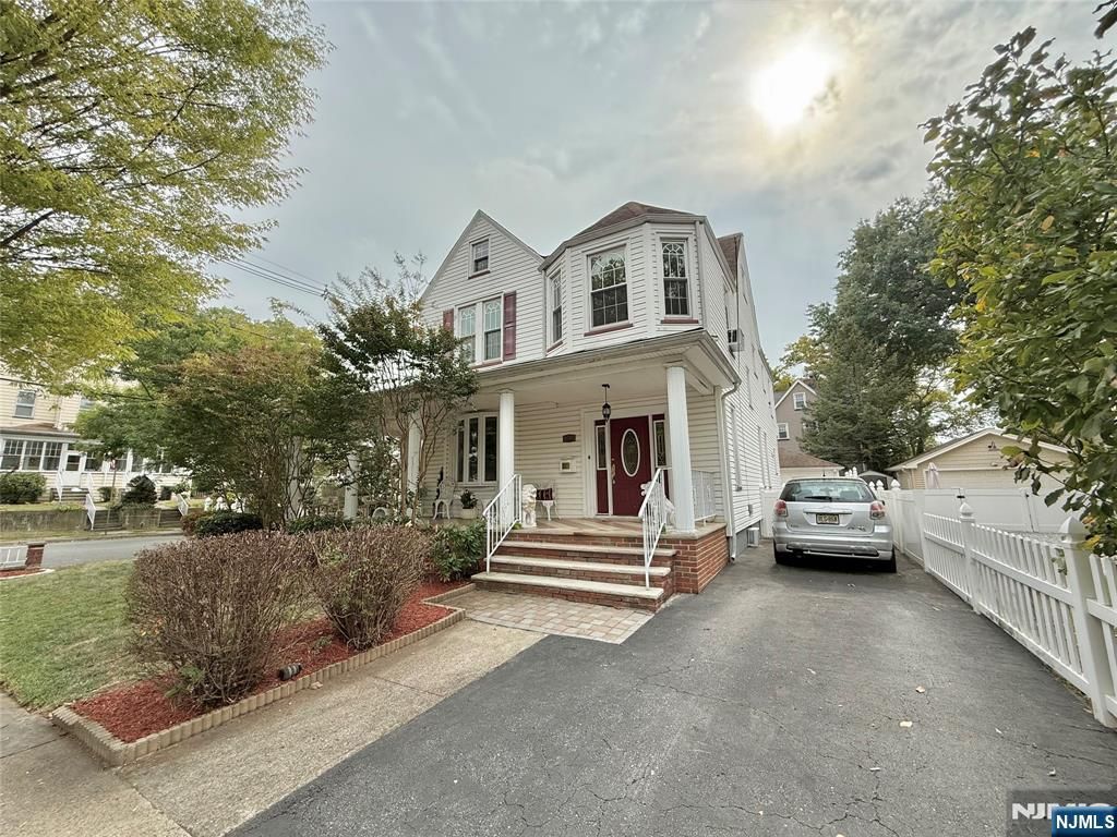 Photo of 33 W Newell Avenue, Rutherford, NJ 07070 (MLS # 25034387)