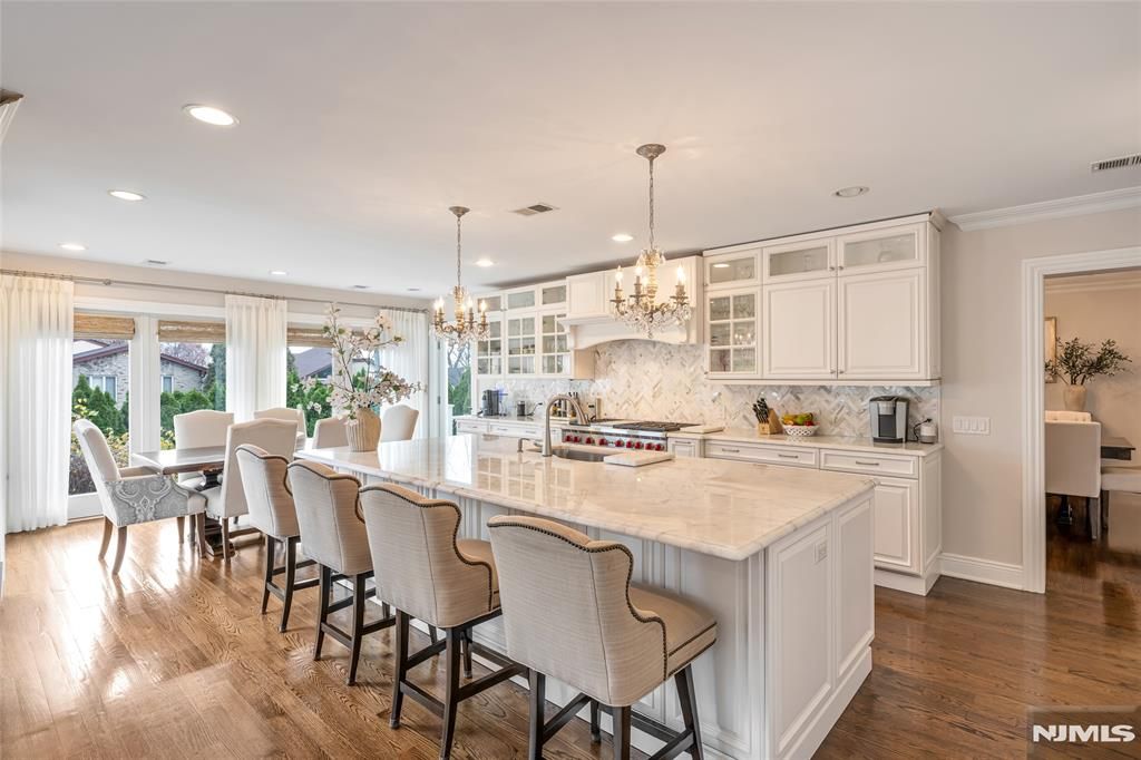 Photo of 534 Brandon Place, Cliffside Park, NJ 07010 (MLS # 26006115)