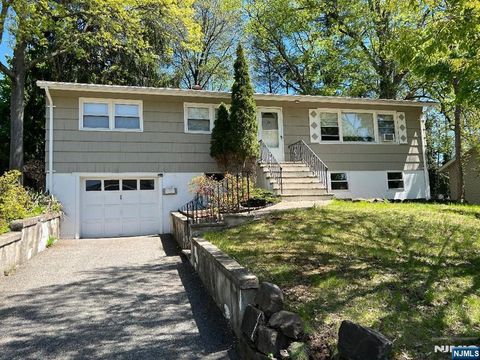 Photo of 24 Ruth Ln, Demarest, NJ 07627 (MLS # 26015783)