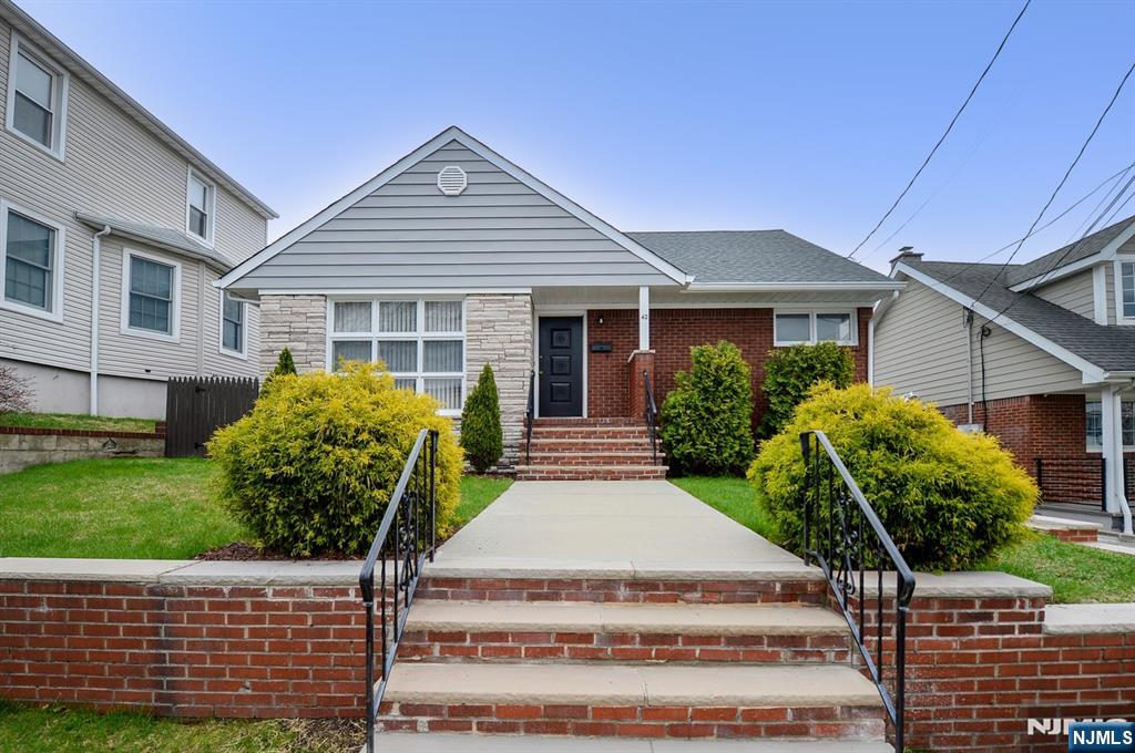 Property for Sale at 42 Summit Avenue, Elmwood Park, New Jersey - Bedrooms: 4 
Bathrooms: 2 
Rooms: 7  - $625,000