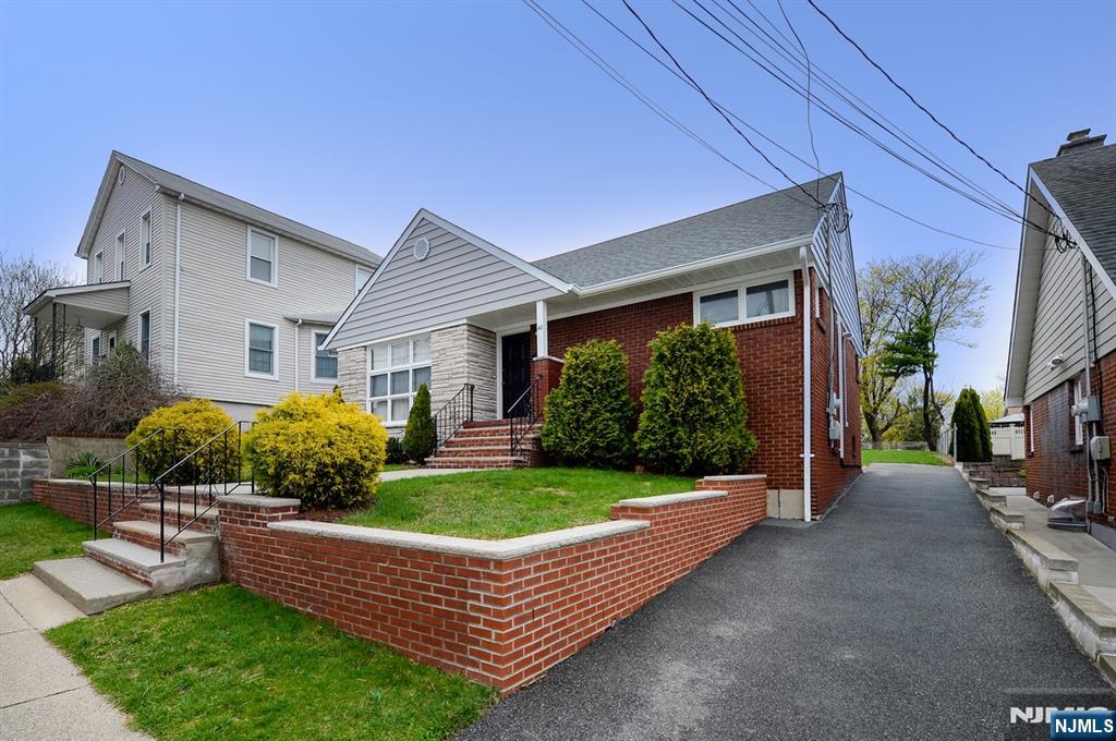 42 Summit Avenue