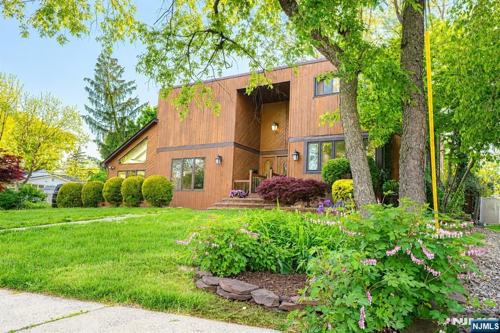 Photo of 135 Ridge Road, Nutley, NJ 07110 (MLS # 26016613)