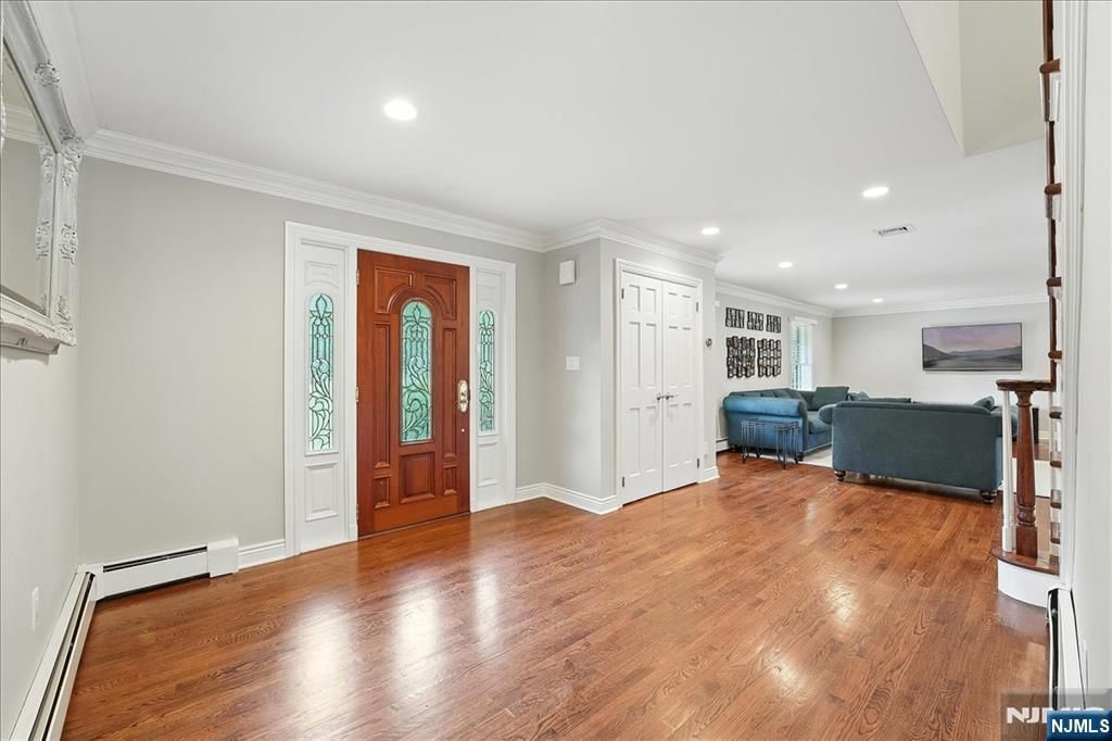 Photo of 856 Stonewall Court, Franklin Lakes, NJ 07417 (MLS # 25032284)