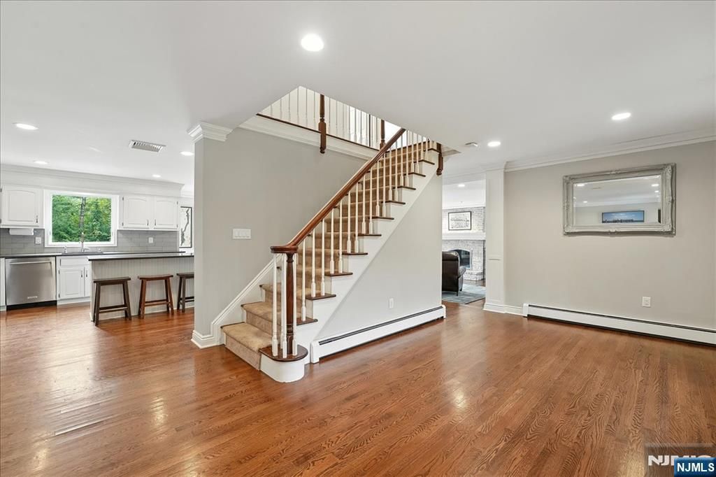 Photo of 856 Stonewall Court, Franklin Lakes, NJ 07417 (MLS # 25032284)