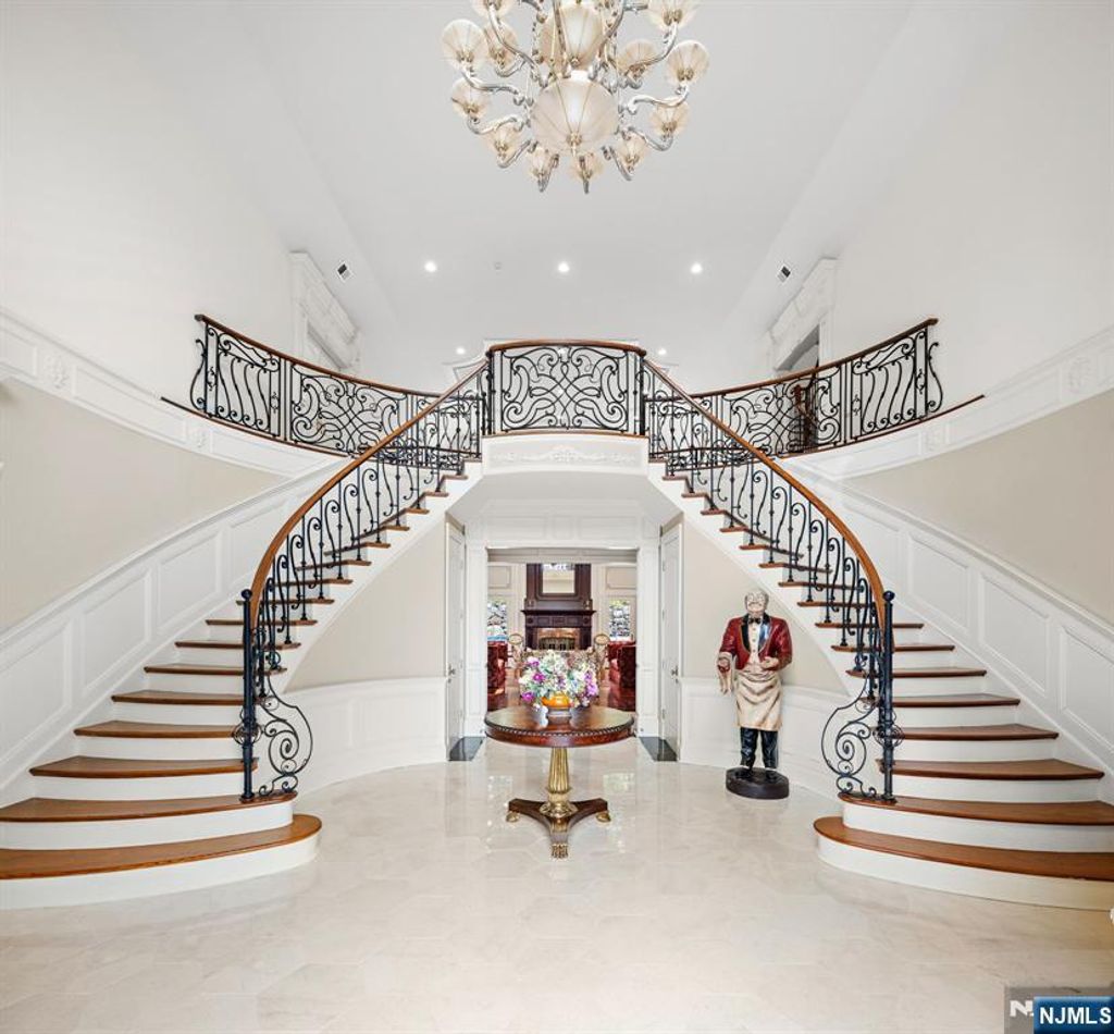 Photo of 146 E Allendale Road, Saddle River, NJ 07458 (MLS # 25027834)