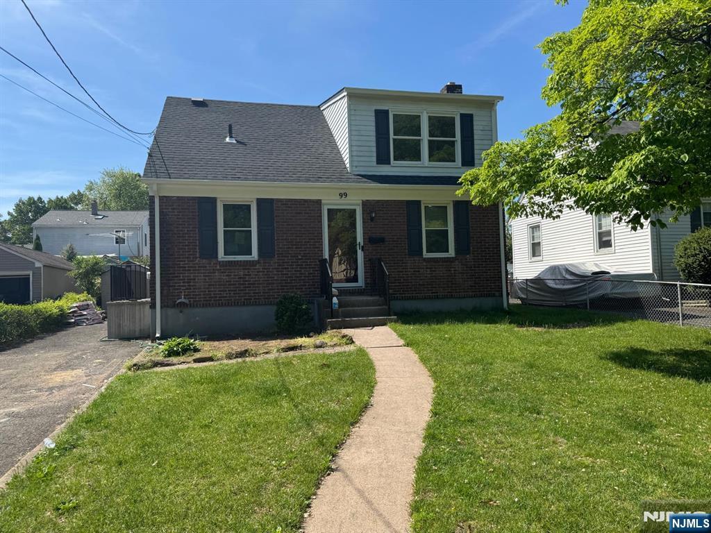 99 Forest Rd, Dumont, New Jersey - 5 Bedrooms  
2 Bathrooms  
7 Rooms - 