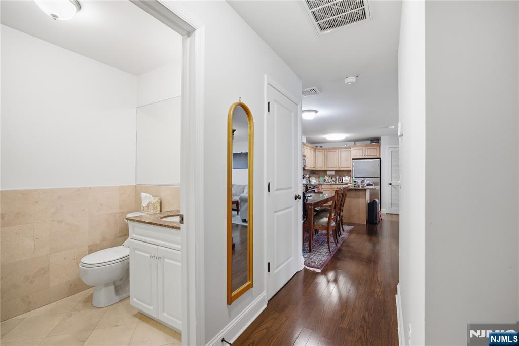 270 Grand Avenue 4C